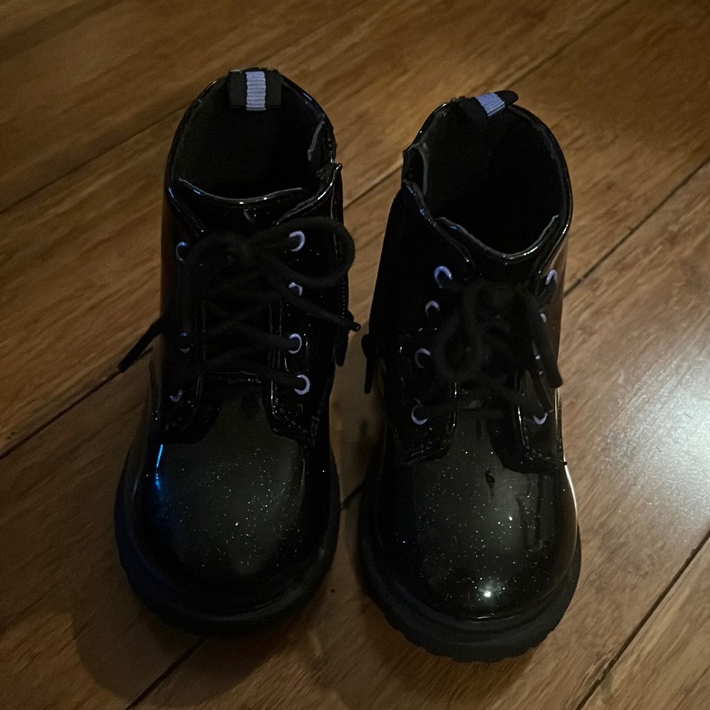 Size 6T Wonder Nation Black glitter boots $10 for girls ages 1-2